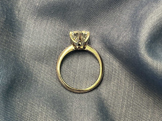 Gouden solitair met een emerald geslepen diamant van 2.00 carat met hoge kwaliteit - afbeelding 5 van  7