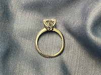 Gouden solitair met een emerald geslepen diamant van 2.00 carat met hoge kwaliteit - afbeelding 5 van  7