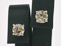 Gouden solitair oorbellen met 2.00 carat natuurlijke diamant