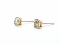 Gouden solitair oorbellen met briljant diamanten - afbeelding 4 van  5