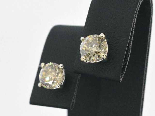 Gouden solitair oorbellen met champagne diamant 2.10 carat - afbeelding 3 van  7