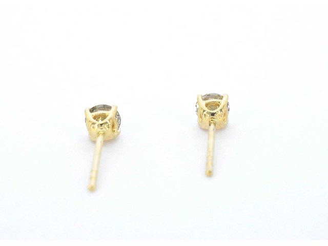 Gouden solitair oorbellen met diamanten - afbeelding 6 van  8