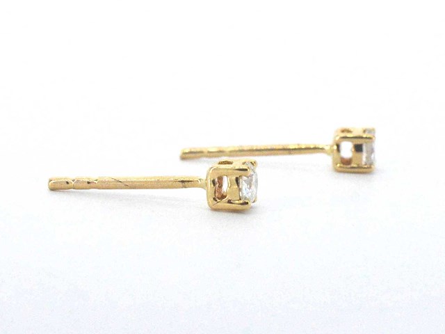 Gouden solitair oorbellen met natuurlijke briljant geslepen diamanten - afbeelding 6 van  7