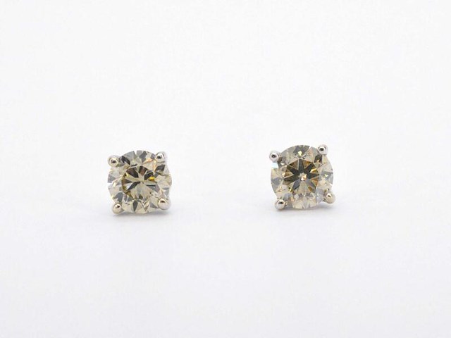 Gouden solitair oorbellen met natuurlijke champagne diamant 2.10 carat - afbeelding 5 van  9