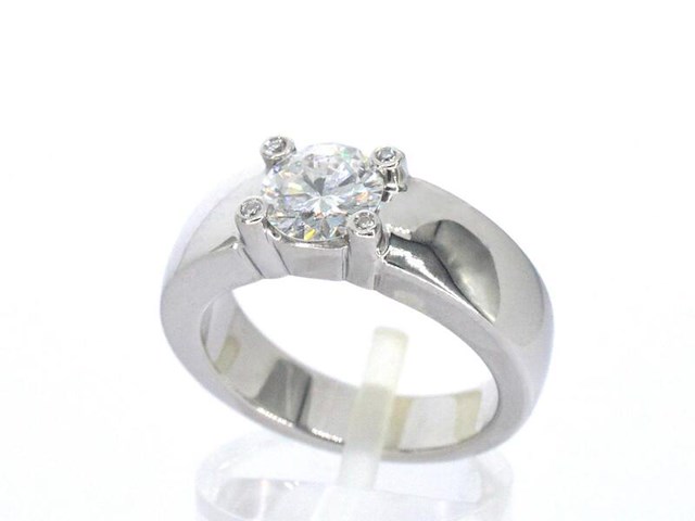 Gouden solitair ring met een grote diamant van 1.20 carat en kleine diamanten - afbeelding 4 van  10