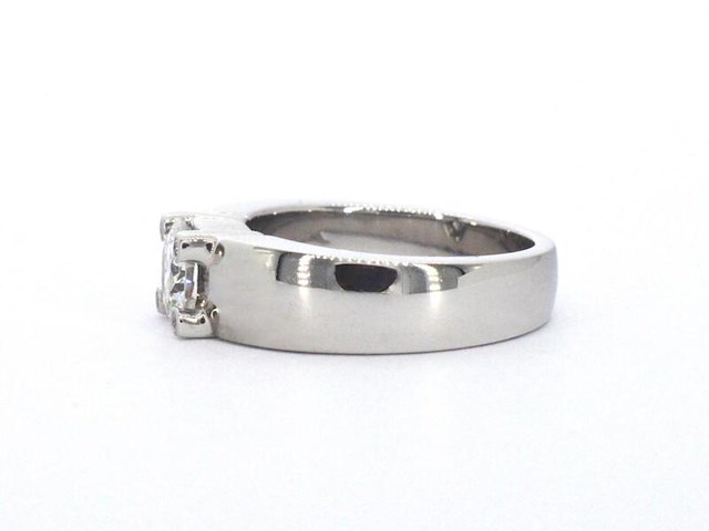 Gouden solitair ring met een grote diamant van 1.20 carat en kleine diamanten - afbeelding 5 van  10