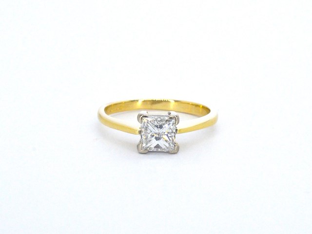 Gouden solitair ring met een grote prinses geslepen natuurlijke diamant - afbeelding 1 van  8