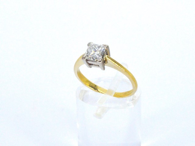 Gouden solitair ring met een grote prinses geslepen natuurlijke diamant - afbeelding 3 van  8