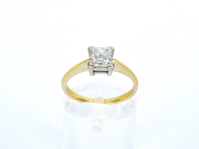 Gouden solitair ring met een grote prinses geslepen natuurlijke diamant - afbeelding 4 van  8