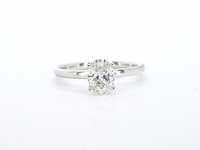 Gouden solitair ring met ovaal geslepen diamant - afbeelding 1 van  9