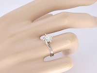 Gouden solitair vierpoots ring met een briljant geslepen natuurlijke diamant (gecertificeerd) - afbeelding 4 van  11