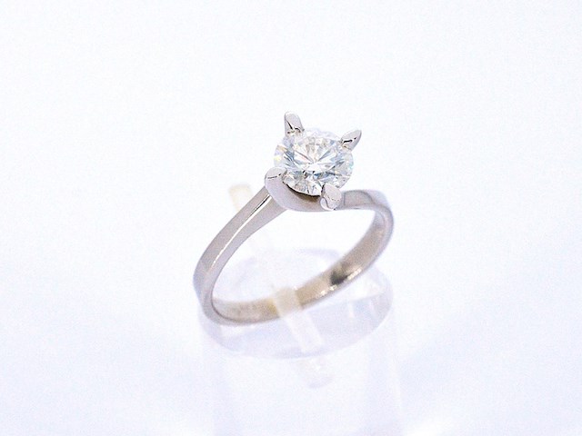 Gouden solitair vierpoots ring met een briljant geslepen natuurlijke diamant (gecertificeerd) - afbeelding 6 van  11