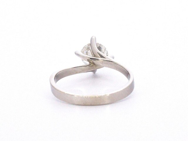 Gouden solitair vierpoots ring met een briljant geslepen natuurlijke diamant (gecertificeerd) - afbeelding 8 van  11