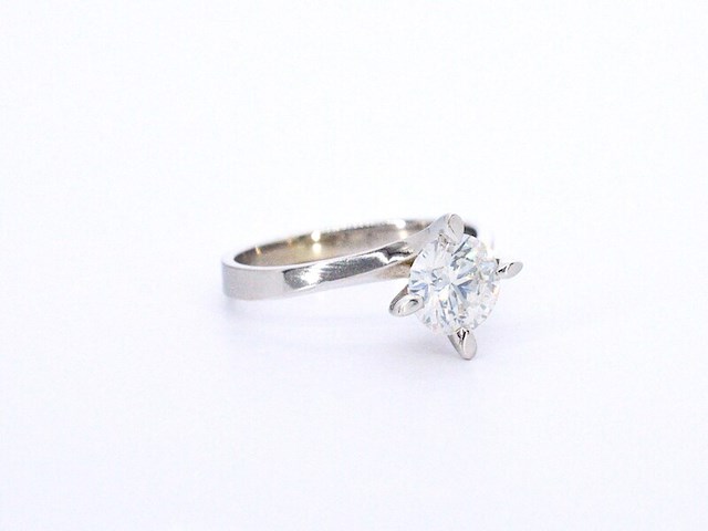 Gouden solitair vierpoots ring met een briljant geslepen natuurlijke diamant (gecertificeerd) - afbeelding 9 van  11