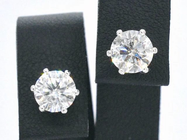 Gouden solitaire oorbellen met 2.25 carat diamant - afbeelding 1 van  8