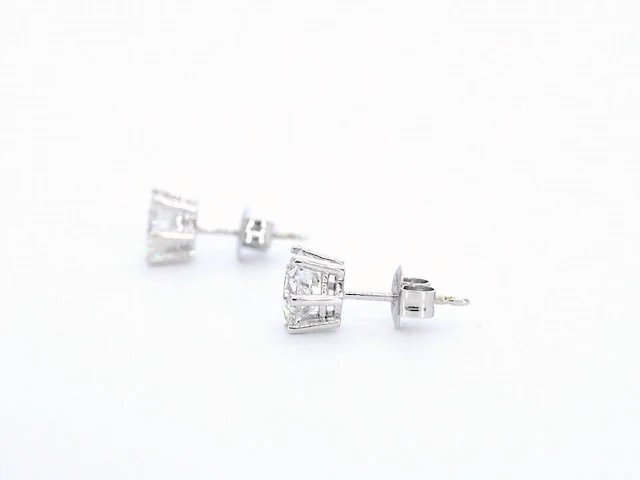 Gouden solitaire oorbellen met 2.25 carat diamant - afbeelding 5 van  8