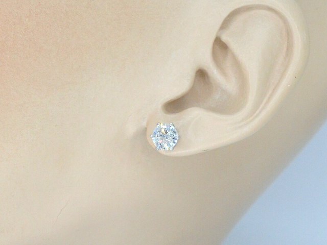 Gouden solitaire oorbellen met 2.25 carat diamant - afbeelding 3 van  10