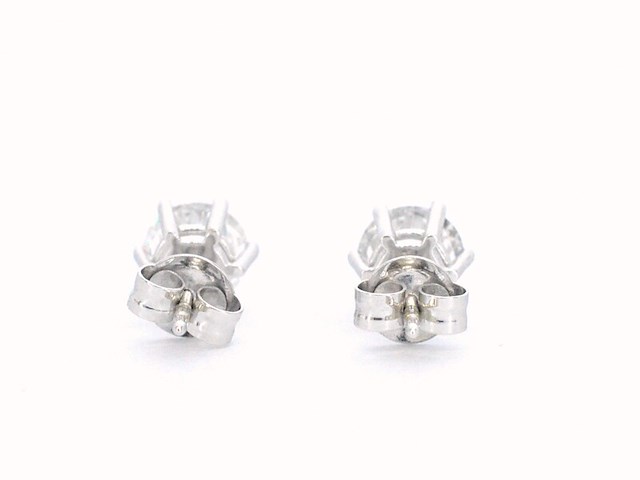 Gouden solitaire oorbellen met 2.25 carat diamant - afbeelding 7 van  10