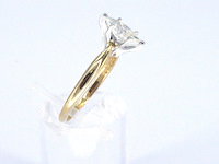 Gouden solitaire ring met een marquise geslepen diamant in witte zetting - afbeelding 3 van  9