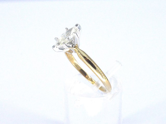 Gouden solitaire ring met een marquise geslepen diamant in witte zetting - afbeelding 4 van  9