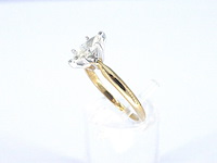 Gouden solitaire ring met een marquise geslepen diamant in witte zetting - afbeelding 4 van  9