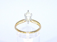Gouden solitaire ring met een marquise geslepen diamant in witte zetting - afbeelding 5 van  9