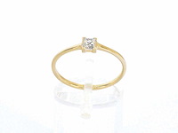 Gouden solitaire ring met een natuurlijke prinses geslepen diamant - afbeelding 6 van  9