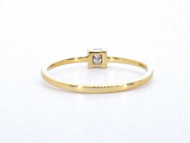Gouden solitaire ring met een natuurlijke prinses geslepen diamant - afbeelding 7 van  9