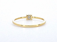 Gouden solitaire ring met een natuurlijke prinses geslepen diamant - afbeelding 7 van  9