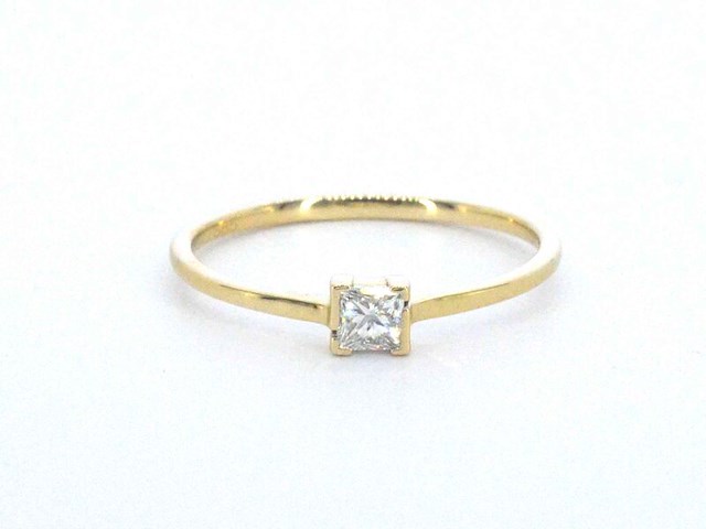 Gouden solitaire ring met een natuurlijke prinses geslepen diamant - afbeelding 1 van  10