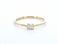 Gouden solitaire ring met een natuurlijke prinses geslepen diamant - afbeelding 1 van  10