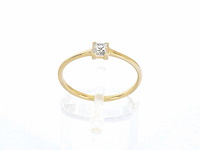 Gouden solitaire ring met een natuurlijke prinses geslepen diamant - afbeelding 6 van  10