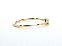 Gouden solitaire ring met een natuurlijke prinses geslepen diamant - afbeelding 5 van  10