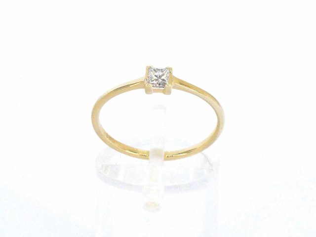 Gouden solitaire ring met een natuurlijke prinses geslepen diamant - afbeelding 6 van  10