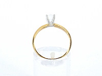 Gouden solitaire ring met een ovaal geslepen diamant in witgouden zetting - afbeelding 8 van  11