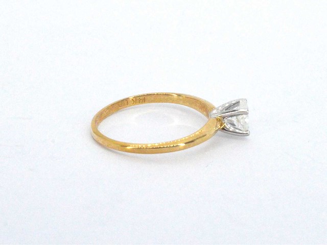 Gouden solitaire ring met een ovaal geslepen diamant in witgouden zetting - afbeelding 11 van  11