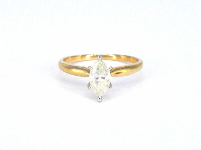 Gouden solitaire ring met marquise geslepen diamant in witte zetting - afbeelding 1 van  8