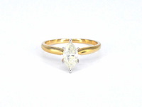 Gouden solitaire ring met marquise geslepen diamant in witte zetting - afbeelding 1 van  8