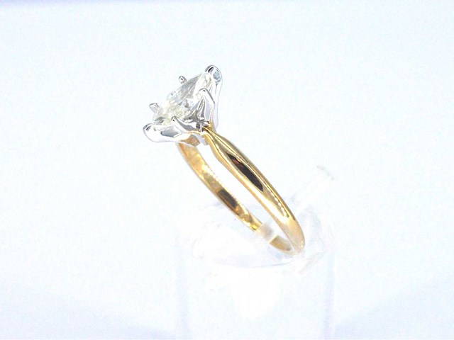 Gouden solitaire ring met marquise geslepen diamant in witte zetting - afbeelding 5 van  8
