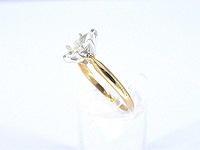 Gouden solitaire ring met marquise geslepen diamant in witte zetting - afbeelding 5 van  8