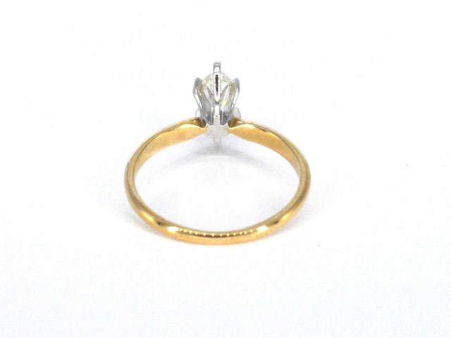Gouden solitaire ring met marquise geslepen diamant in witte zetting - afbeelding 7 van  8