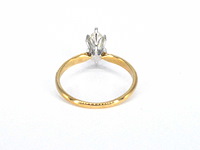 Gouden solitaire ring met marquise geslepen diamant in witte zetting - afbeelding 7 van  8
