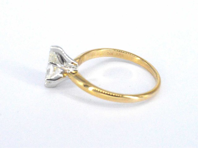 Gouden solitaire ring met marquise geslepen diamant in witte zetting - afbeelding 8 van  8