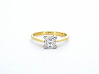 Gouden solitaire ring met prinses geslepen diamant - afbeelding 1 van  7