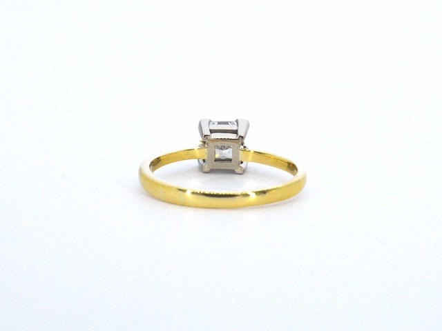 Gouden solitaire ring met prinses geslepen diamant - afbeelding 6 van  7