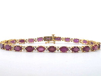Gouden tennisarmband met diamanten en robijn