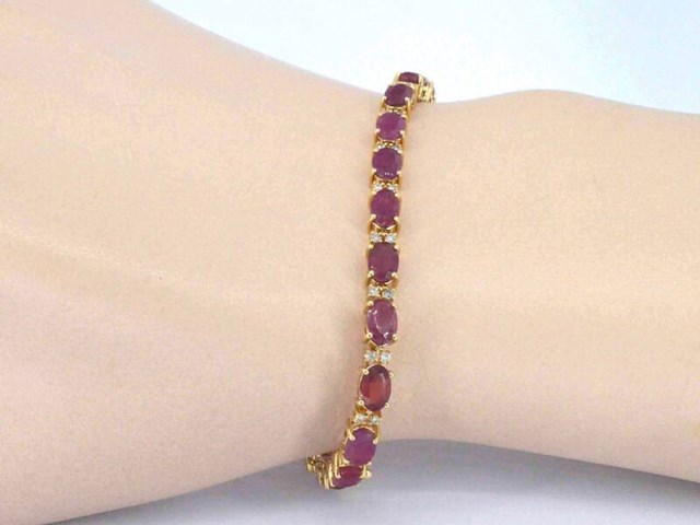 Gouden tennisarmband met natuurlijke diamanten en robijn - afbeelding 2 van  8