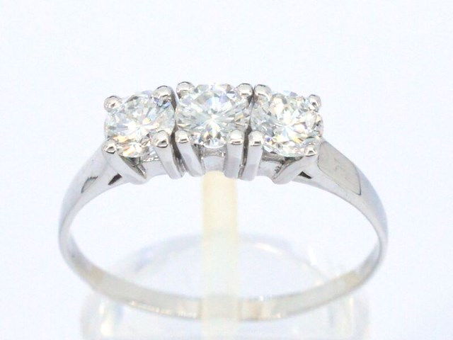 Gouden trinity ring met diamanten - afbeelding 1 van  10