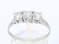 Gouden trinity ring met diamanten - afbeelding 1 van  10