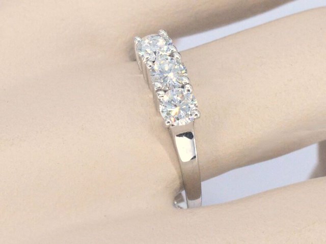 Gouden trinity ring met diamanten - afbeelding 3 van  10